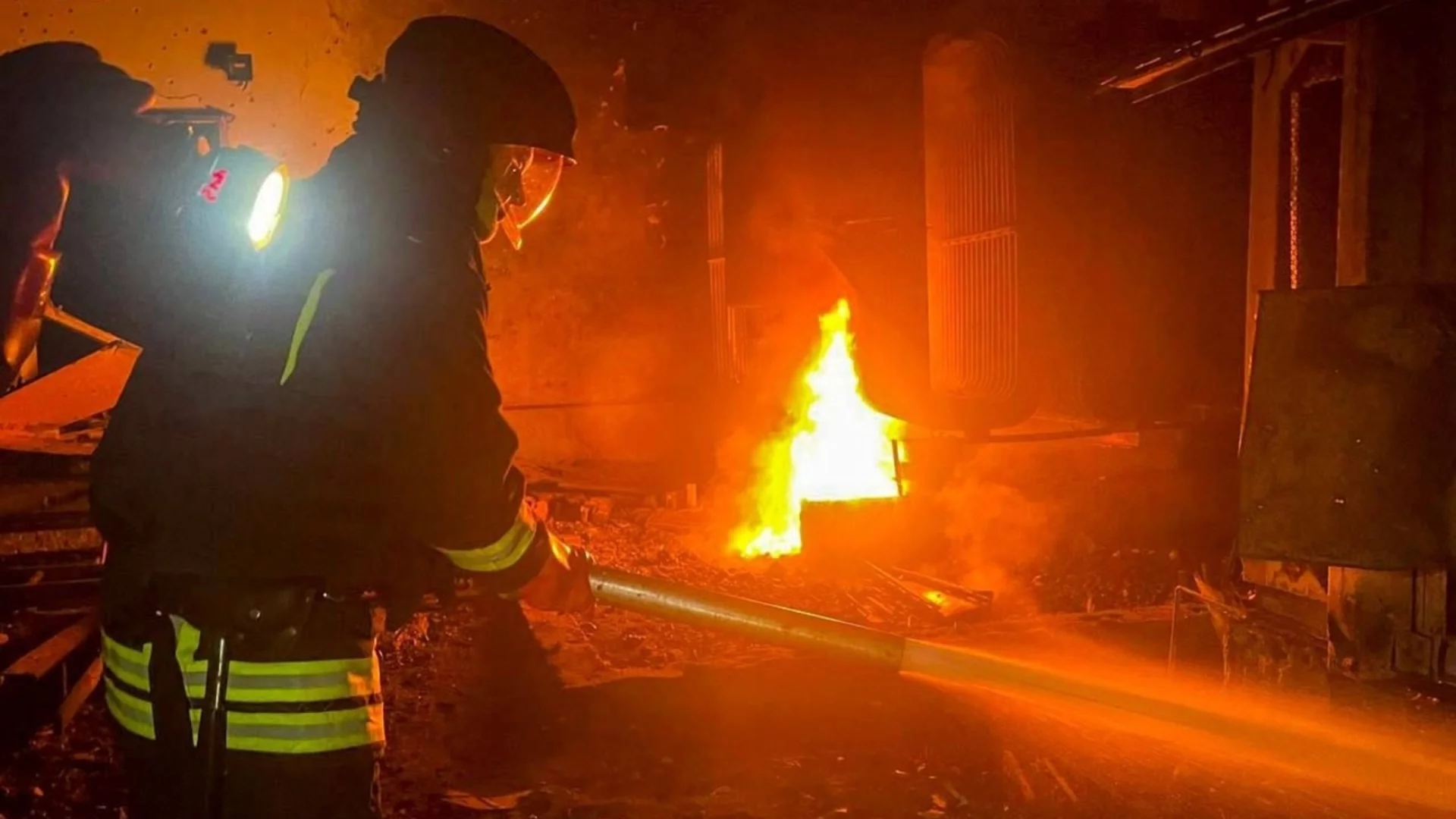 Русия взриви важен за петролопровода "Дружба" обект в Украйна и удари пътнически влак (ВИДЕО)