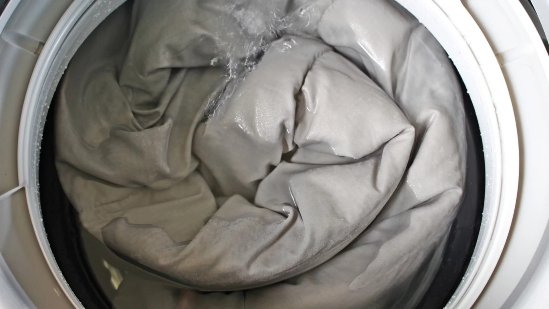 Как да перете пухена завивка, така че да е перфектна и пухкава