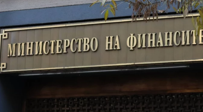 Кабинетът в оставка взе втори за годината заем