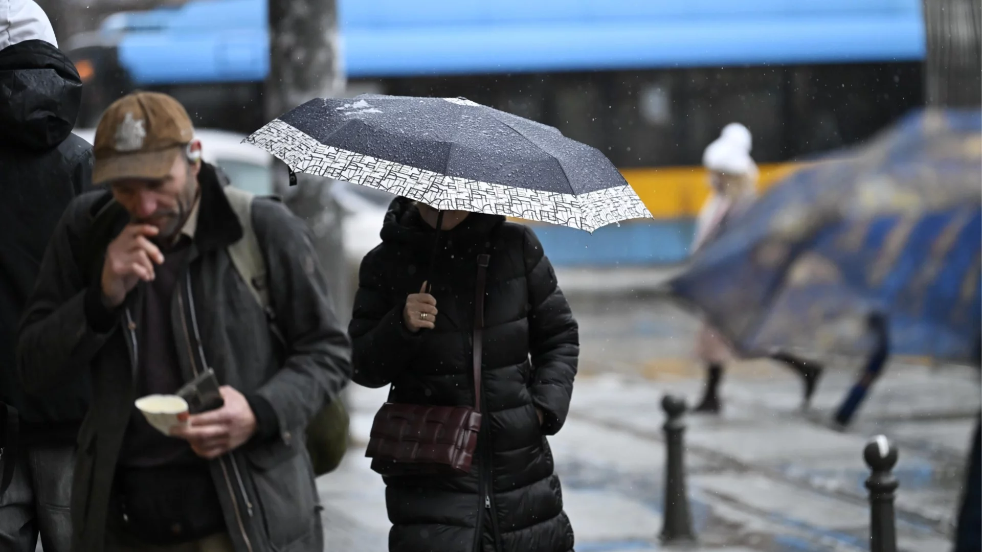 Жълт код за валежи в 11 области на страната