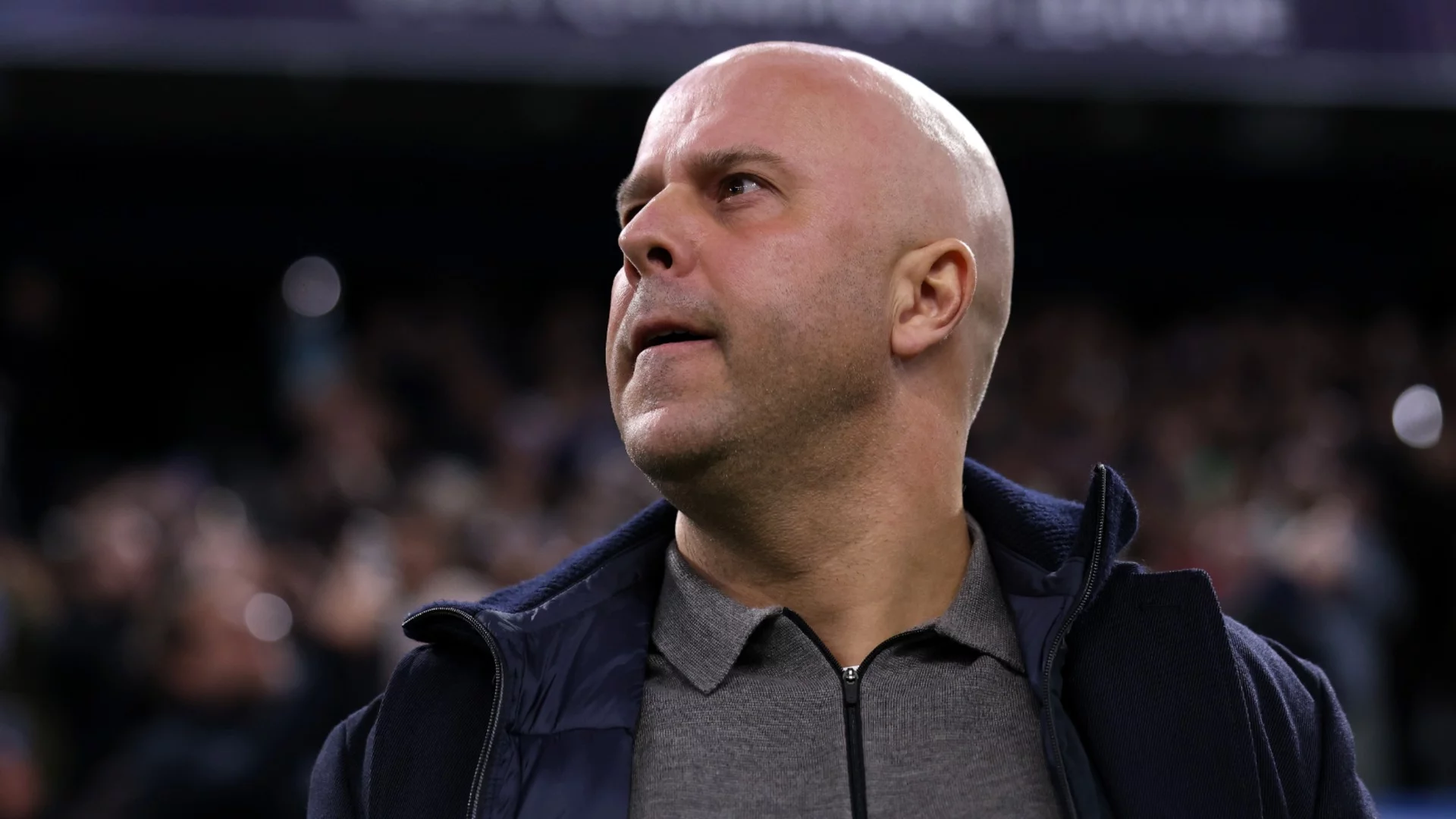 Нежелан от Слот на "Анфийлд" прави фурор във Фрация, докато Ливърпул играе с халфове в защита