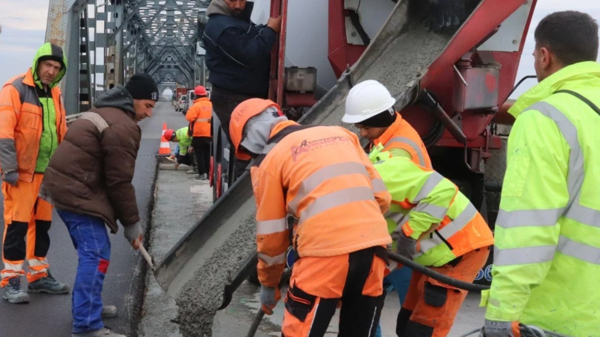 Два пъти по половин час: Затварят Дунав мост при Русе 