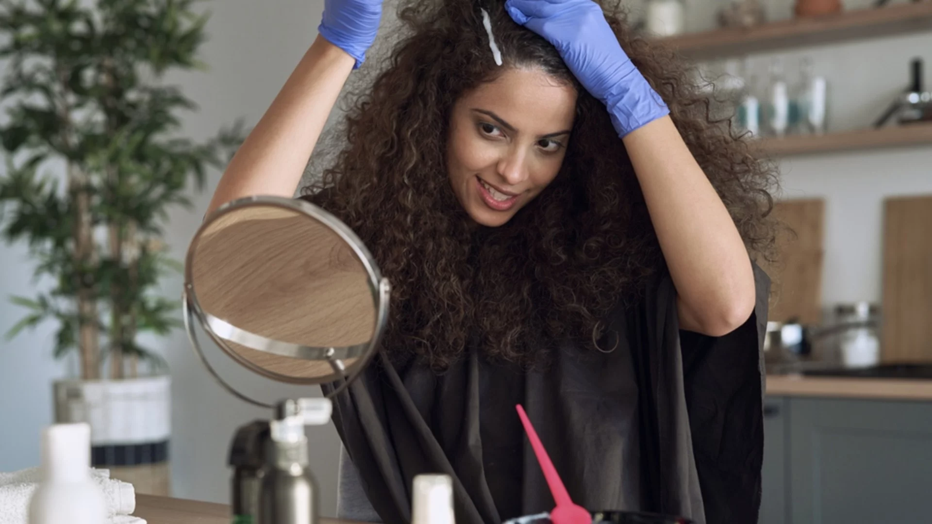 Преди боядисване на косата: Как да разберете, че новият цвят няма да ви подхожда