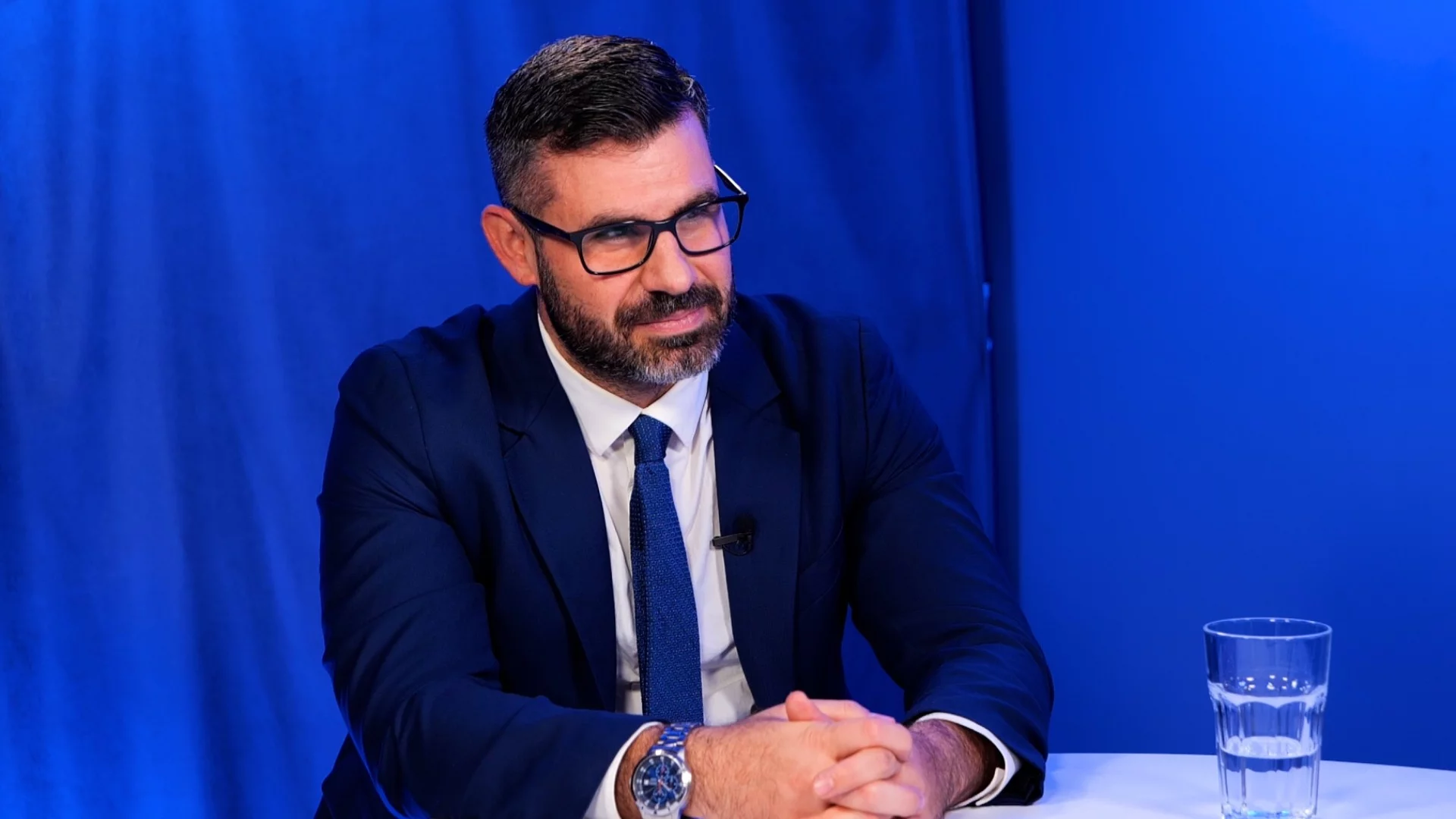 Масова чистка в ръководството на партия, свързвана с Румен Радев