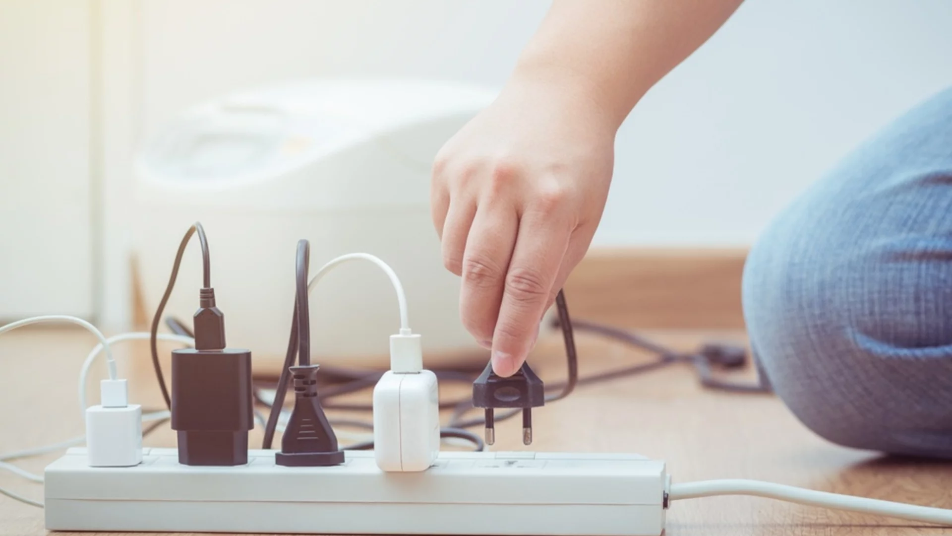 7 електроуреда, които задължително трябва да изключвате преди лягане