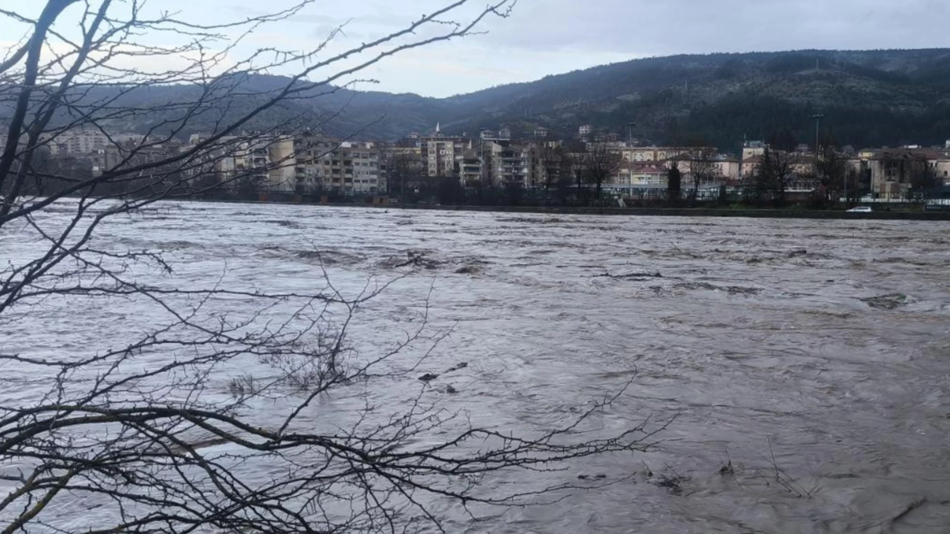 Частичното бедствено положение в Ардино остава в сила