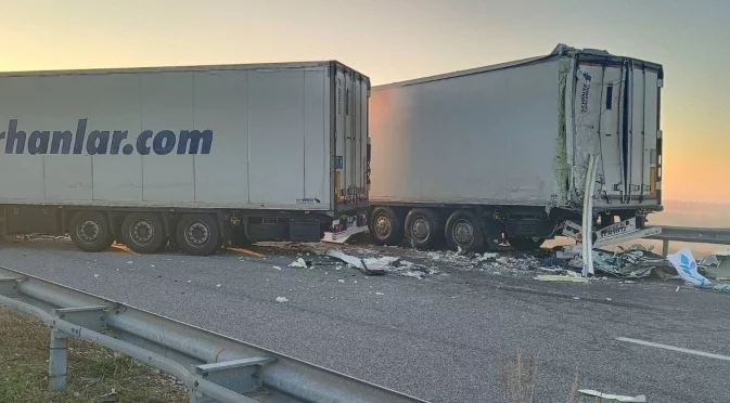 Тирове се въртят на леда: Три катастрофи за половин ден