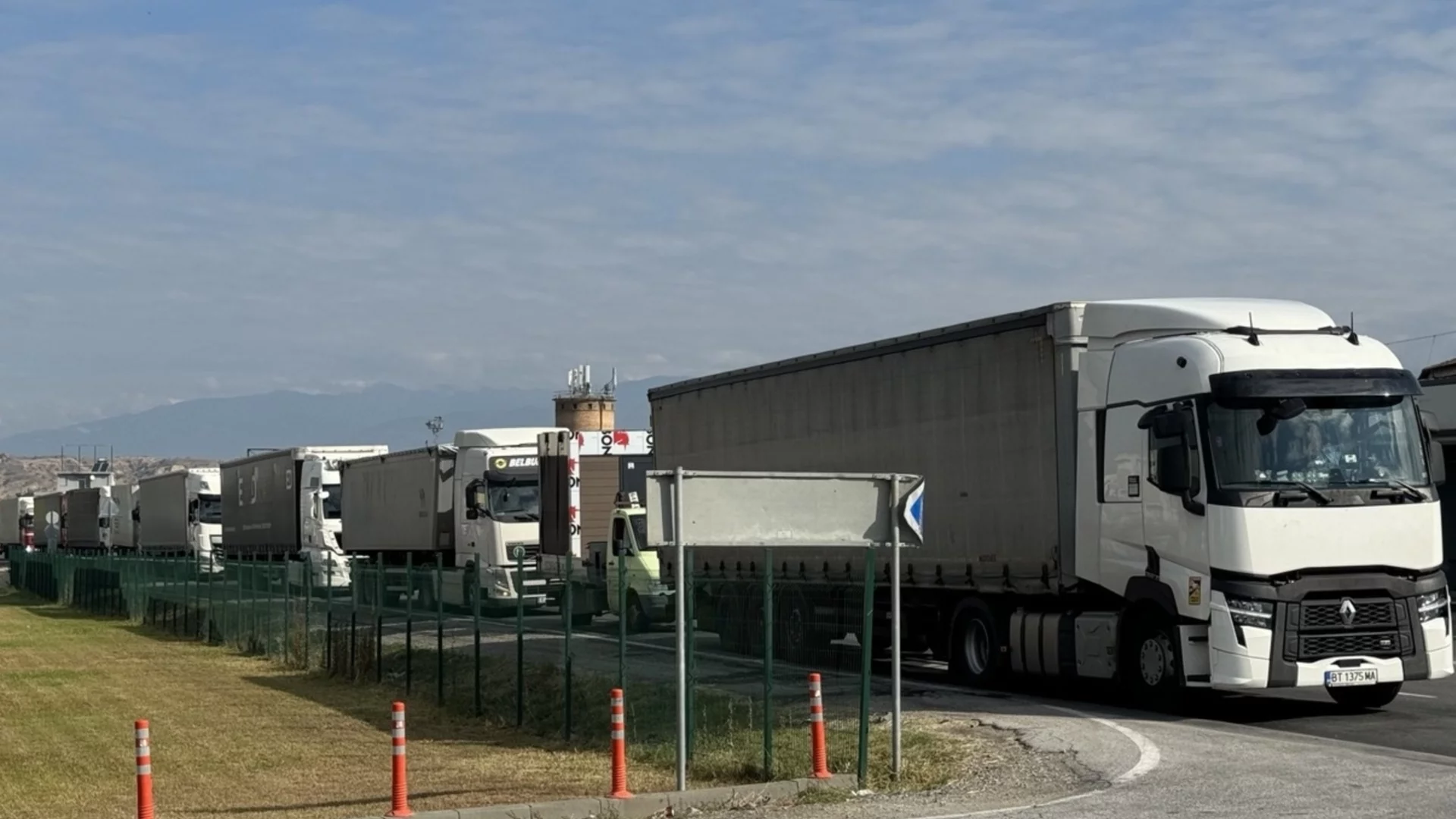 Интензивен е трафикът на граничните пунктове "Капитан Андреево" и "Лесово" за товарни автомобили