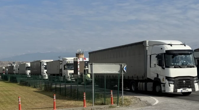 Две наши граници затворени за камиони