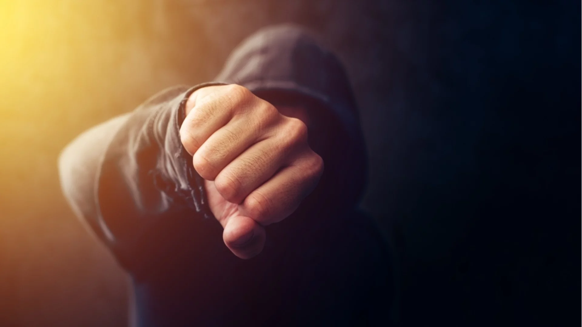 "Докато го убивали, полицай гледал": Майка търси истината за побой над сина й