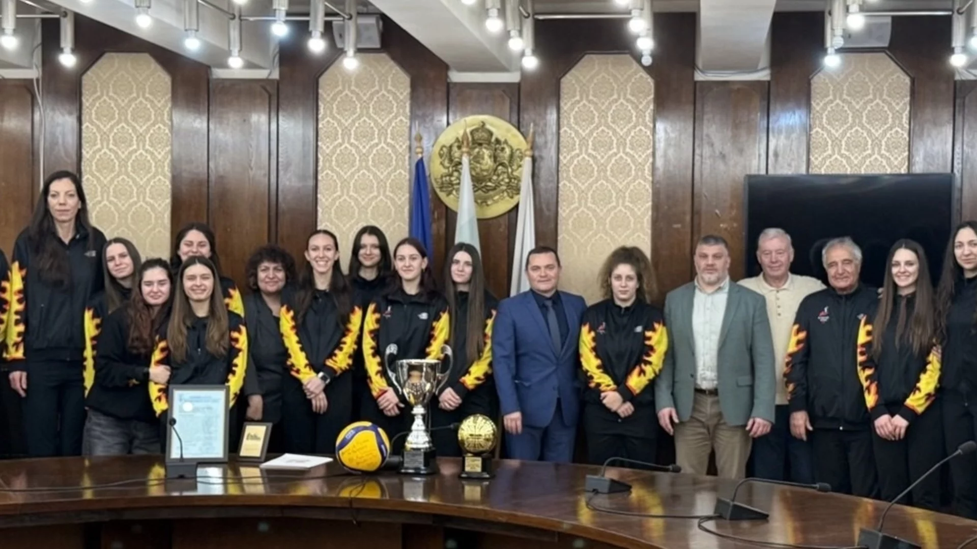 Кметът на Русе отличи волейболистките на ВК „Любо Ганев – Автосвят“ за спечелената Купа на България