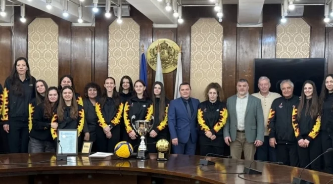 Кметът на Русе отличи волейболистките на ВК „Любо Ганев – Автосвят“ за спечелената Купа на България