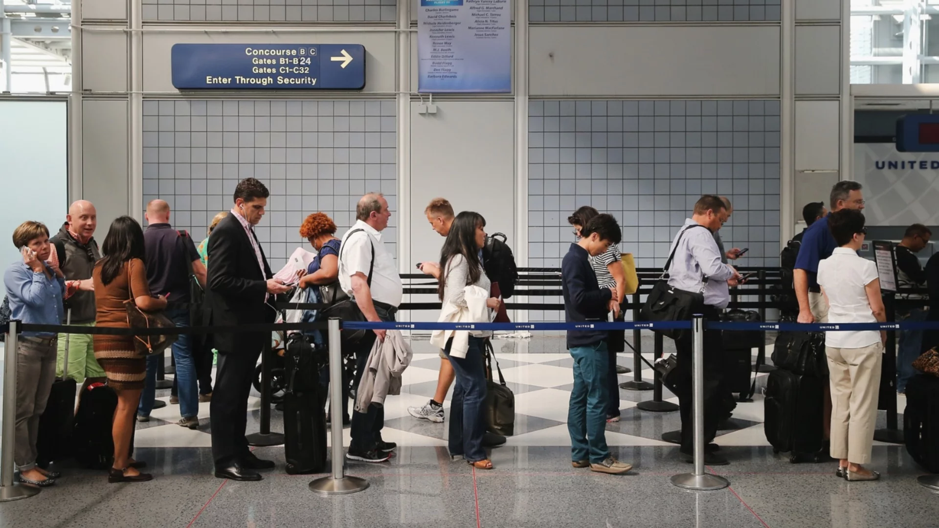 Я да видим социалните ти мрежи 5 години назад: Туристите ще спрат да ходят в САЩ заради ново изискване