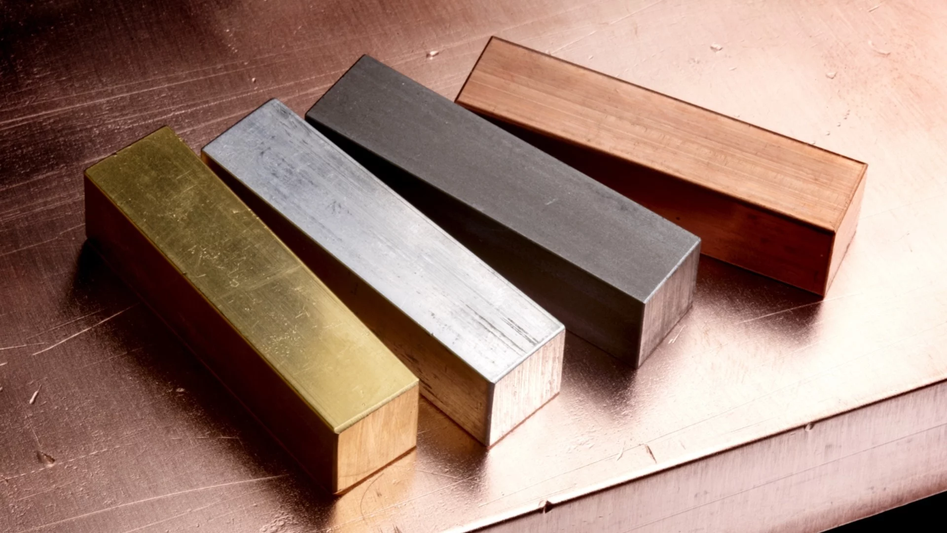 "Металите сигурно са полудели": Върхови цени и предупреждения за приближаваща криза