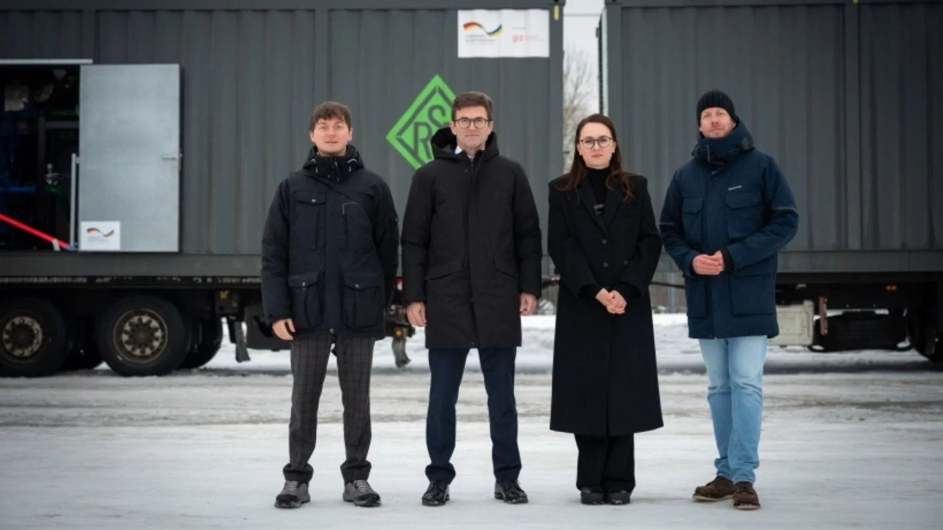 Ракетите на Путин няма да сломят украинците през зимата: Германия докара топлина и светлина (ВИДЕО)