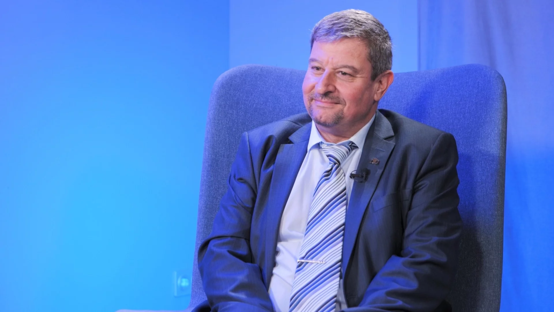 Искат 10-15% ръст на учителските заплати, ако не - стачка