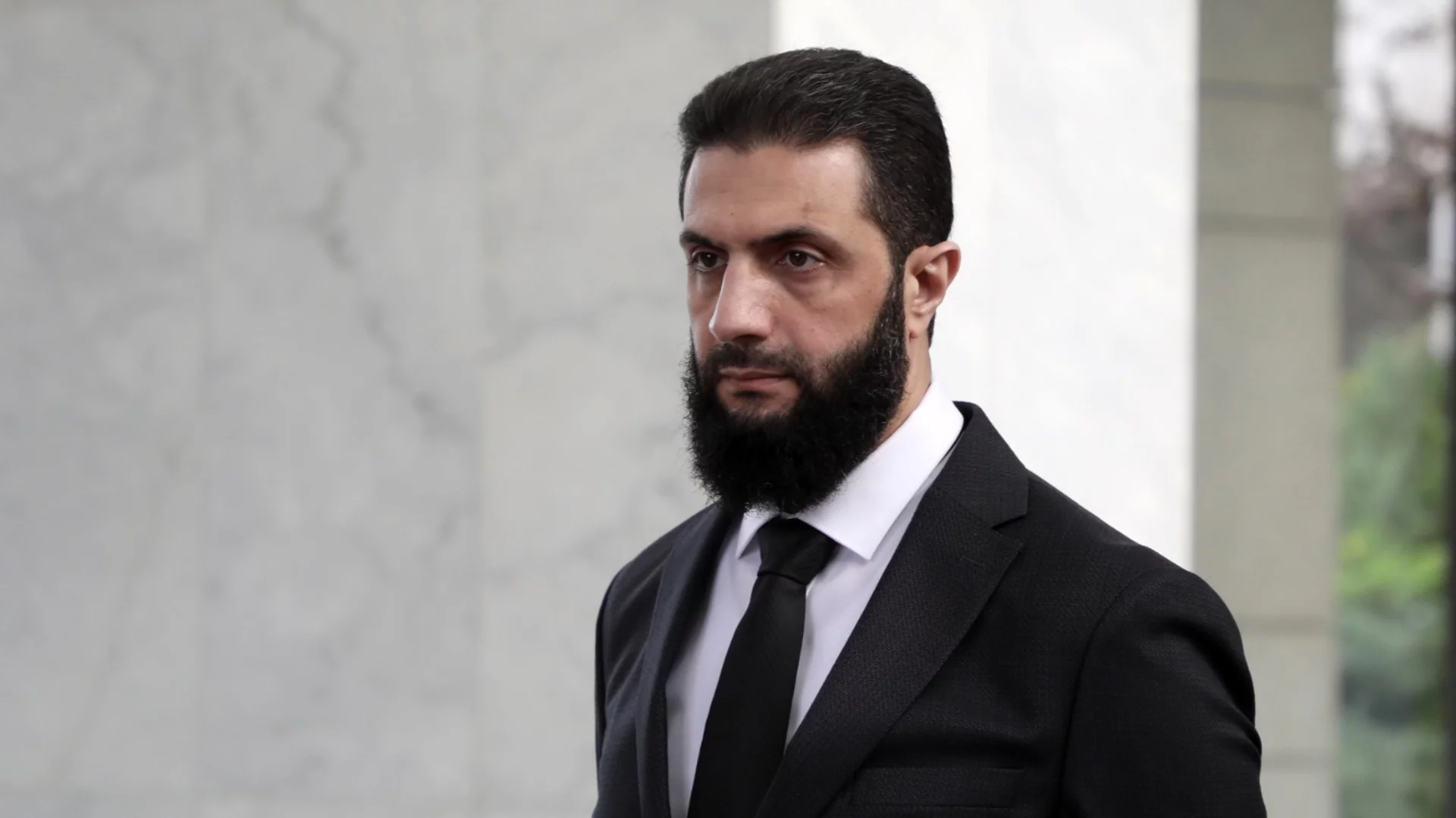 За да запази военно присъствие в Сирия, Путин се подмаза на "балансьора" Ал-Шараа (ВИДЕО)