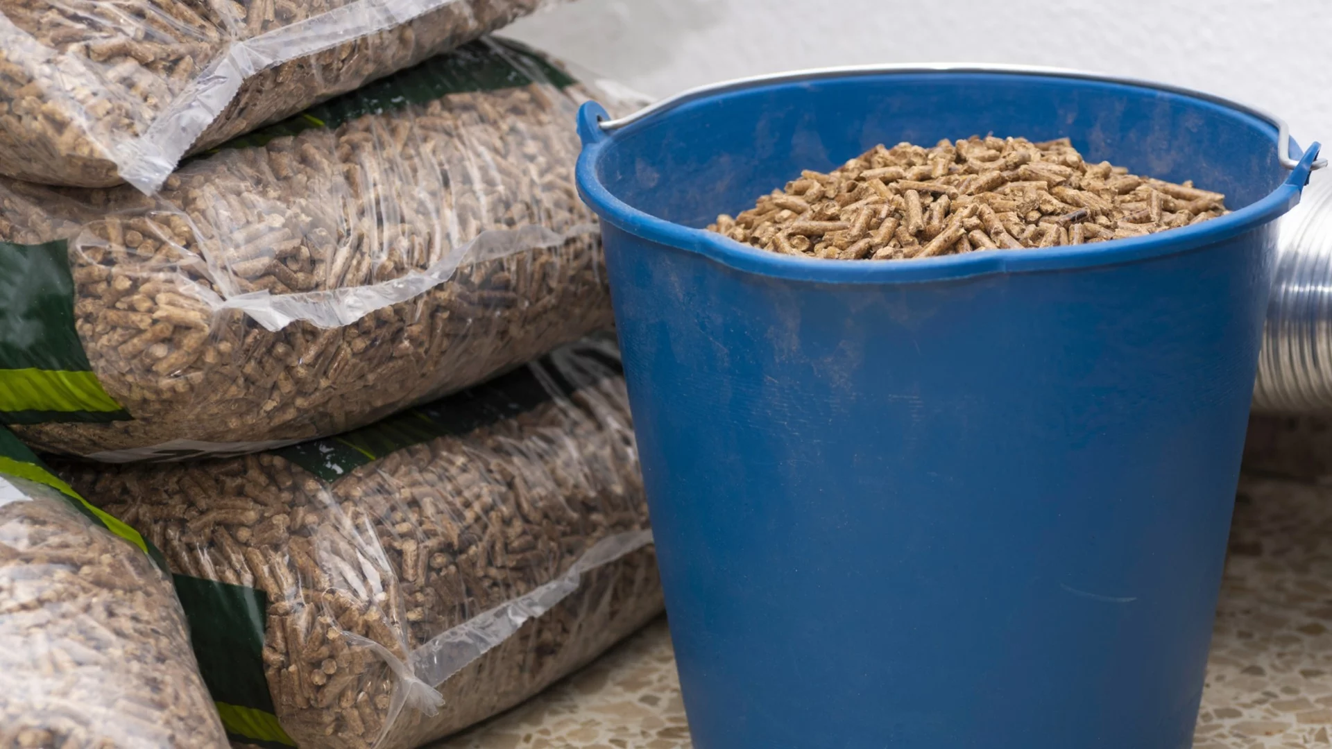 Фалшиви търговци на пелети хващат жертви във Фейсбук