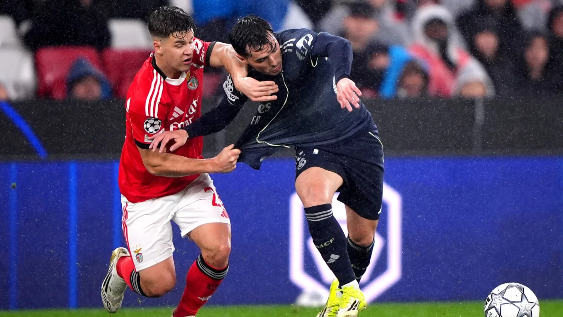 Моу изхвърли Реал от топ 8 във велик мач! Гол на вратар класира Бенфика! Разярена Барса с наказателна акция