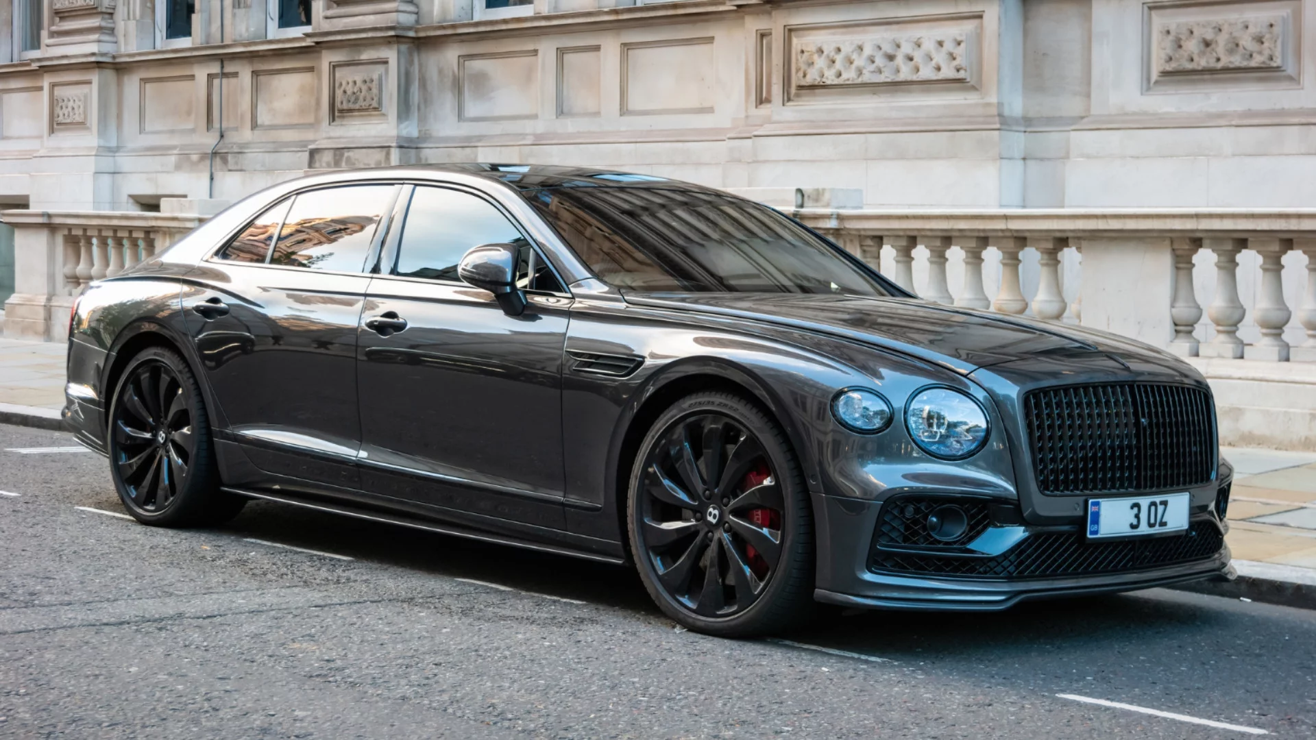 Bentley, Ferrari, Lamborghini, Maserati - уж санкции, но над 200 такива коли са внесени в Русия през ЕС