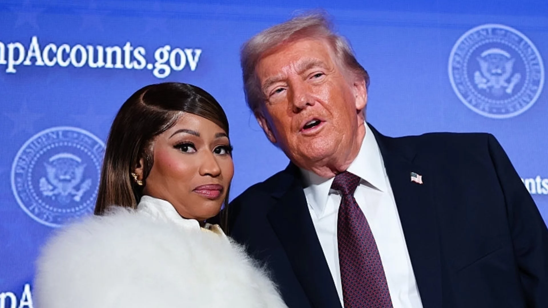 Ники Минаж хвана Доналд Тръмп под ръка: Аз съм му фен номер едно (ВИДЕО)