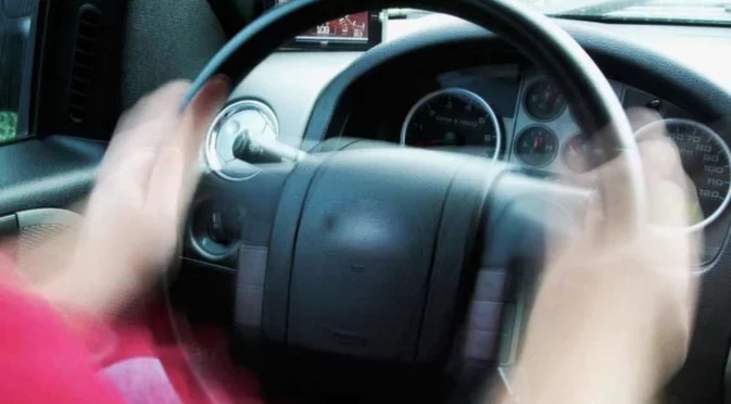 Защо воланът вибрира при висока скорост и защо е опасно?