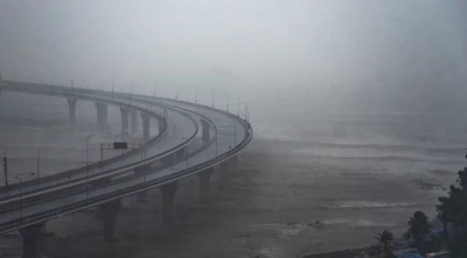 Порой и циклон: Екстремно време в Гърция (ВИДЕО)