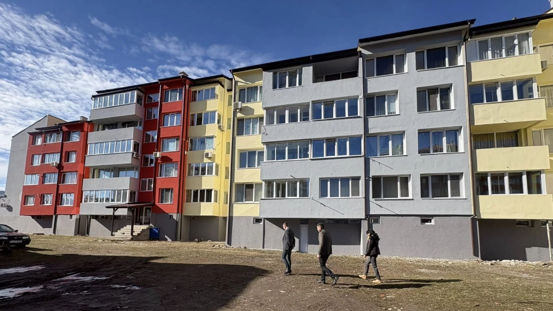 Още един квартал променя облика си – след санирането предстои и благоустрояване