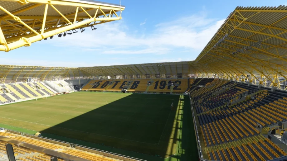 Поредно ново име на “Колежа” - Ботев привлече халф, играл за топ отбор от Шампионска лига