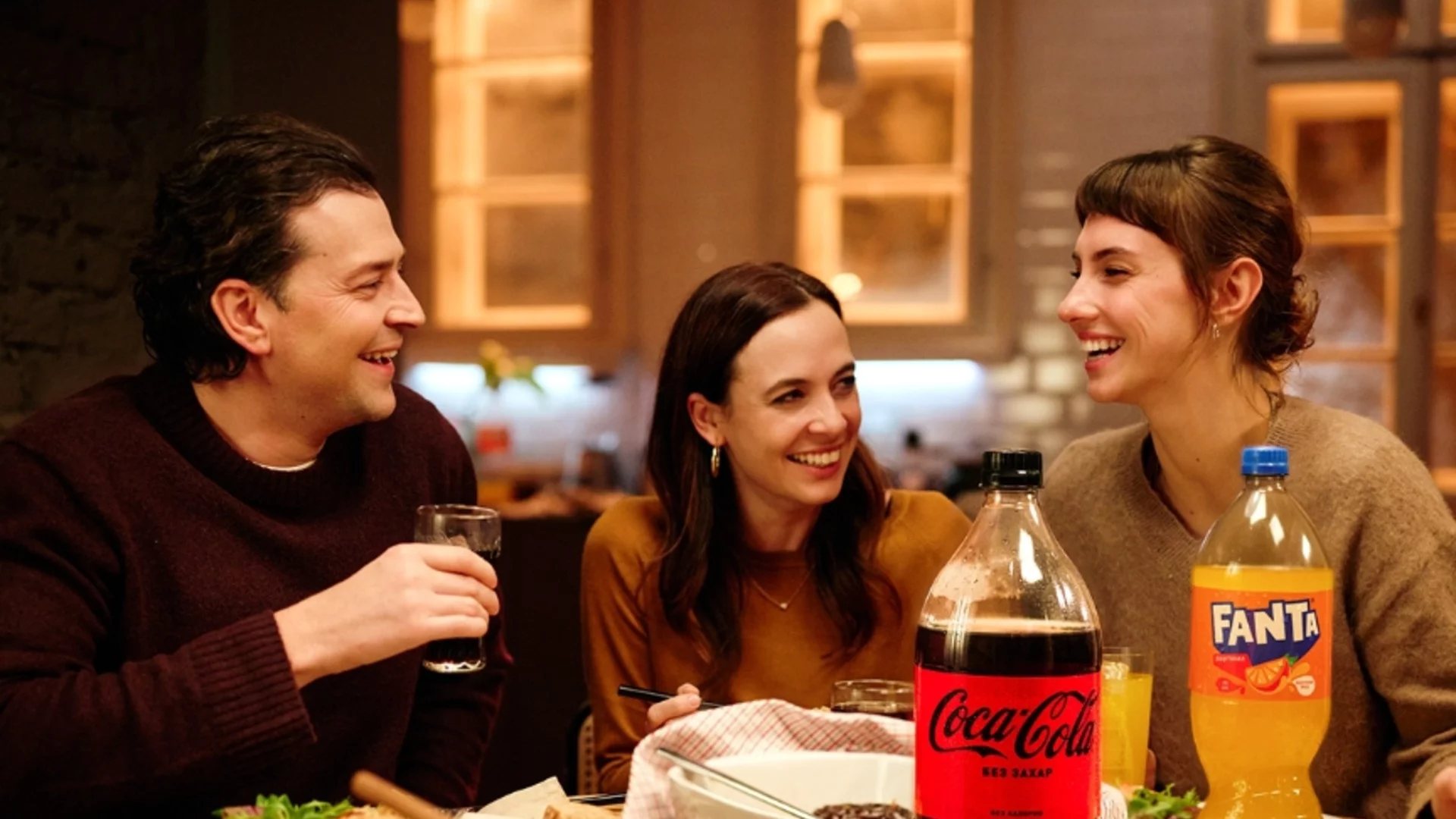 Весела Бабинова, Владимир Зомбори и Екатерина Лазаревска разказват история за магията на споделените моменти