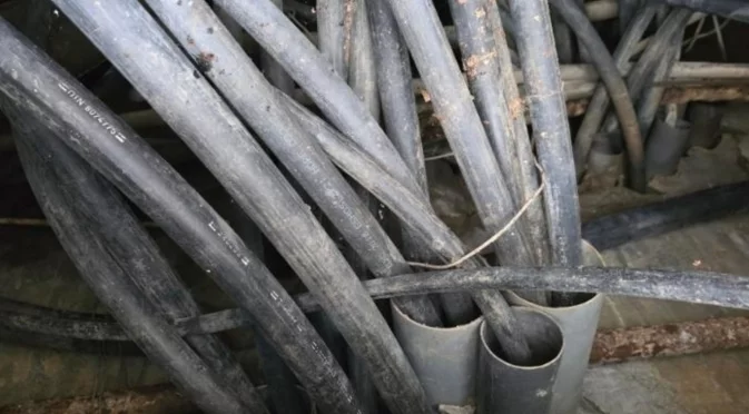 Почти километър краден кабел в крадена кола: Двама мъже отиват в затвора