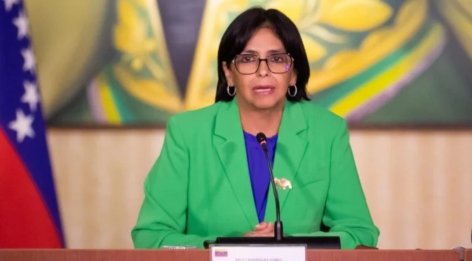 Без да я назове: Делси Родригес отправи послание към Мария Корина Мачадо