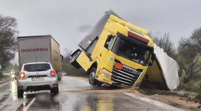 Прокуратурата в Плевен призна за "черен лед" в катастрофата, при която загина бившият кмет на Червен бряг
