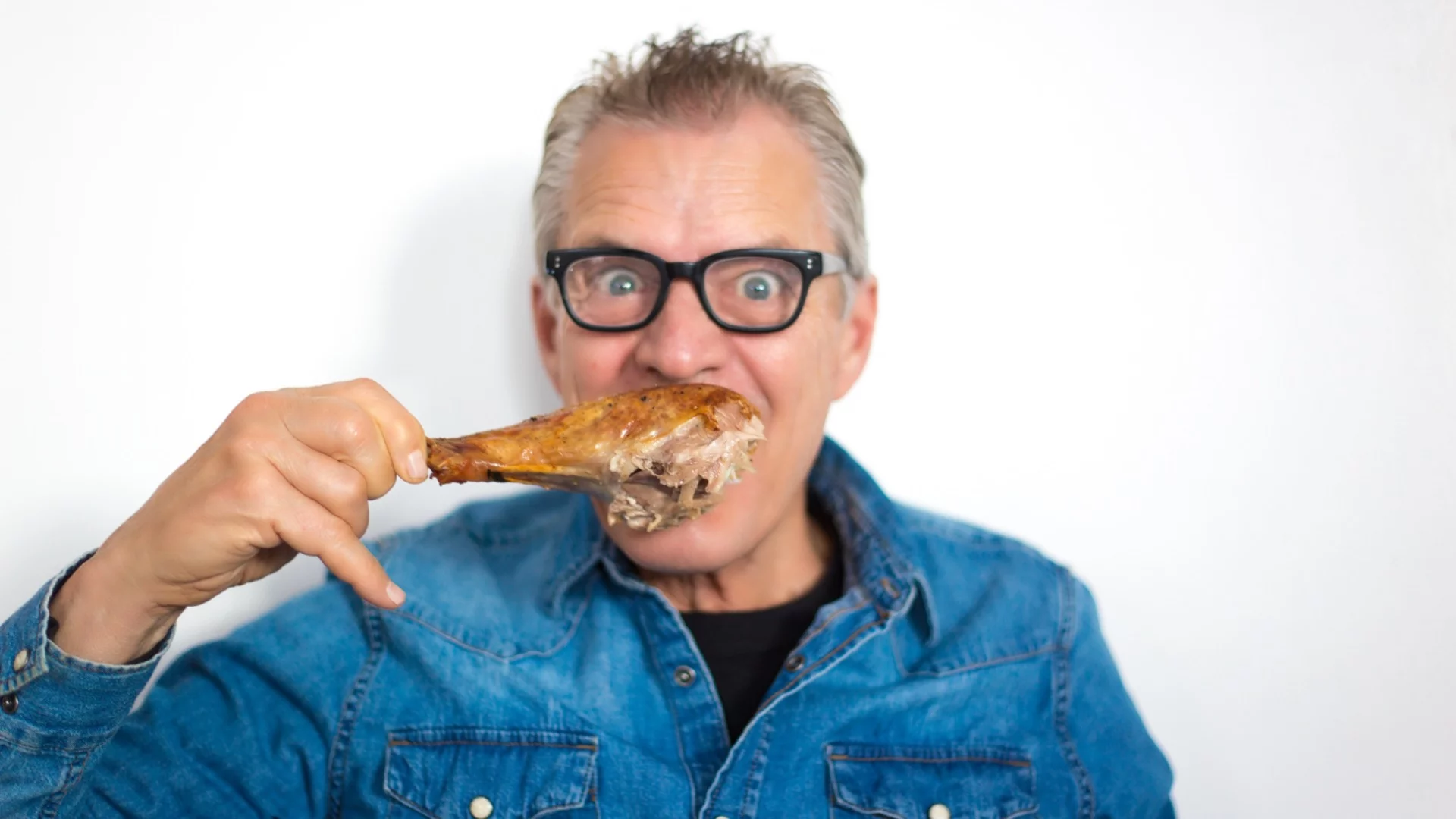 Учени: Хората, които ядат месо, може да доживеят 100 години, но има една уловка