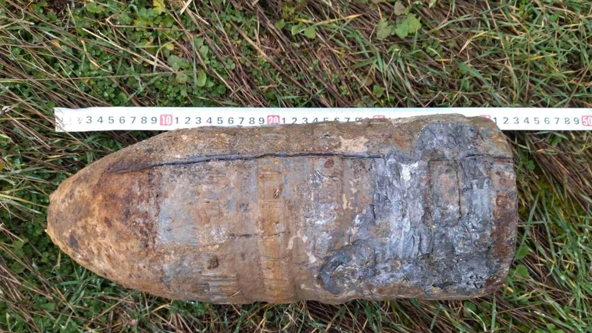 В изоставена сграда край Дунав: Намериха стар снаряд