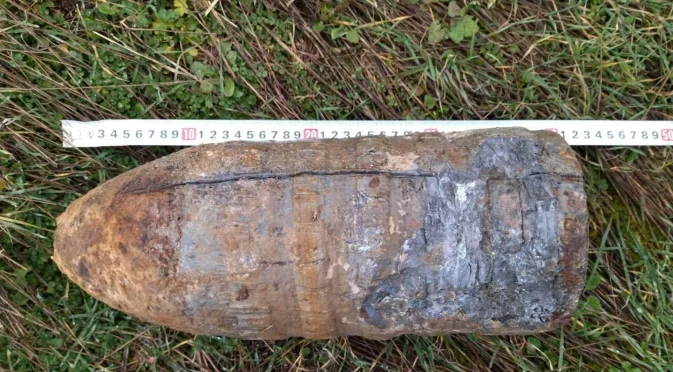 В изоставена сграда край Дунав: Намериха стар снаряд