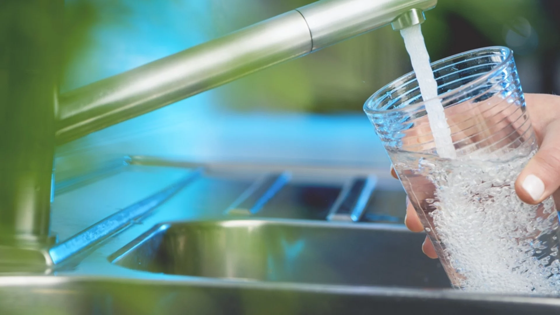 Солена вода тече от чешмите на гръцки остров