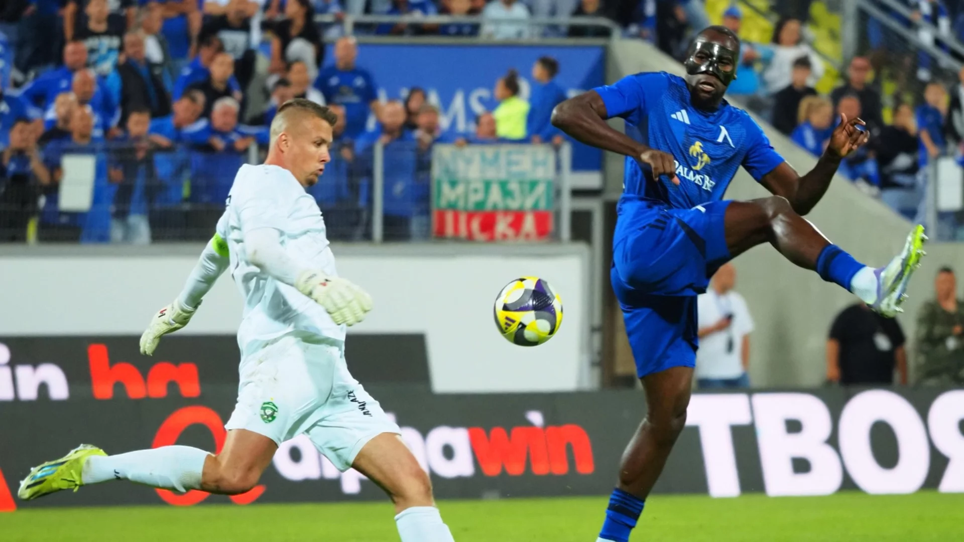 Голям проблем за Левски: Сангаре виси за финала за Суперкупата срещу Лудогорец