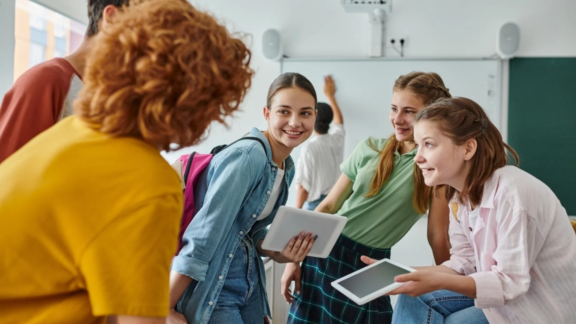 Свободни, толерантни, но дистанцирани: Какви са тийнейджърите днес