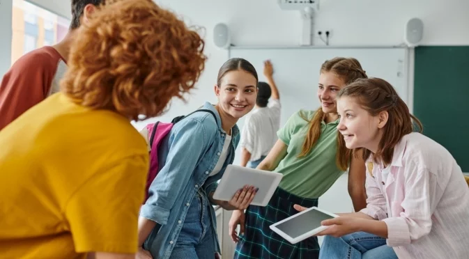 Свободни, толерантни, но дистанцирани: Какви са тийнейджърите днес