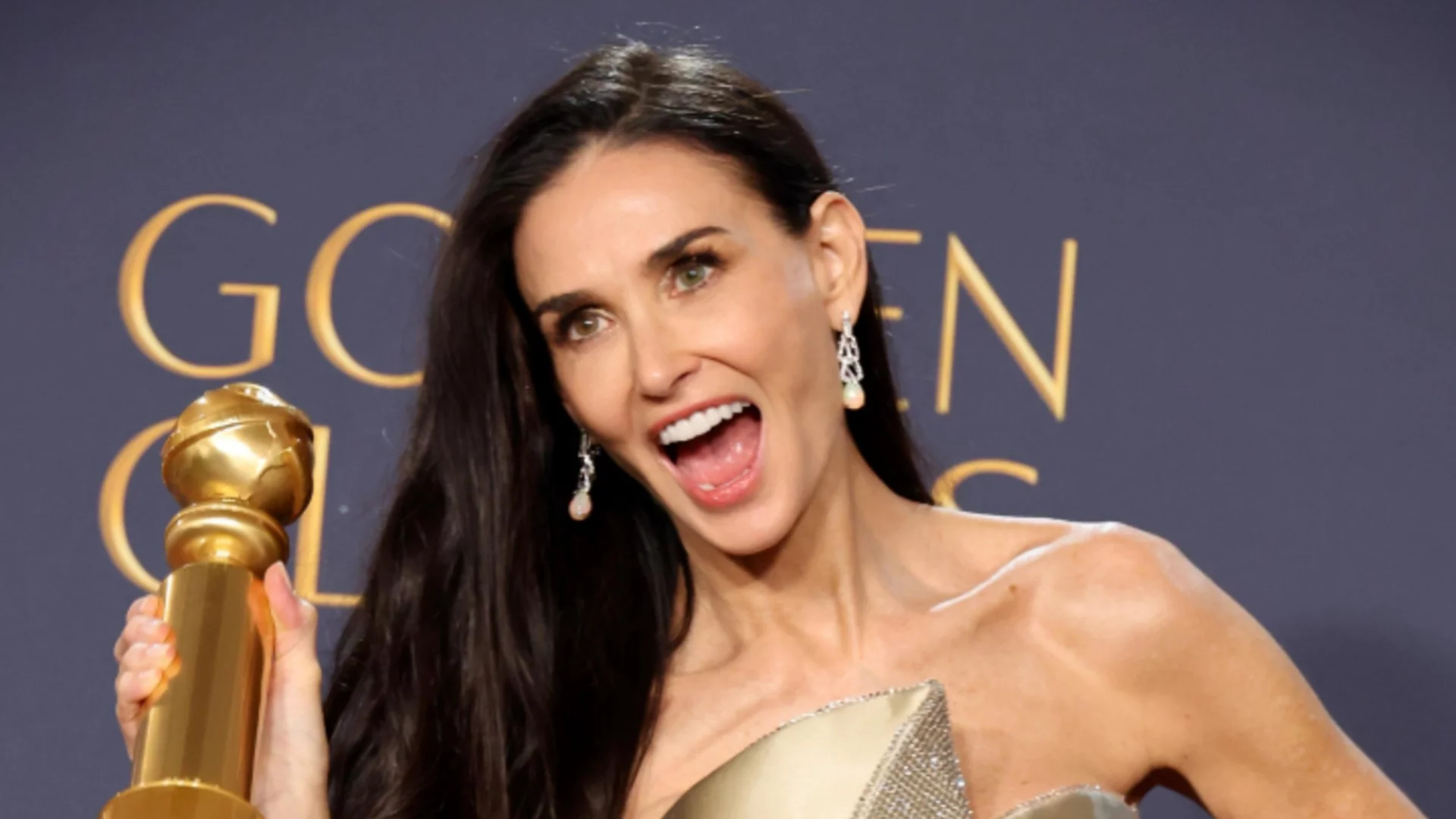 Актрисата от турските сериали, която поразително прилича на Деми Мур (СНИМКИ)