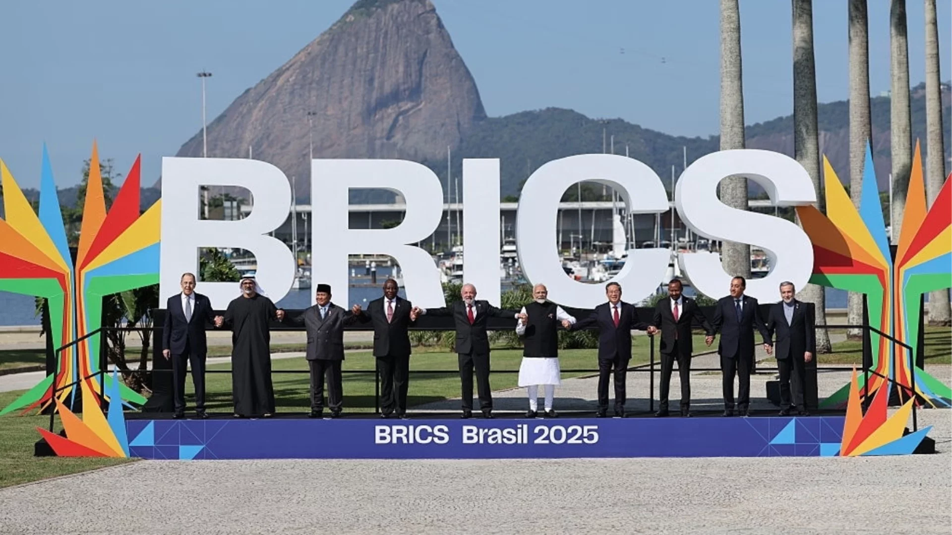 БРИКС търси алтернатива на долара, за да намали удара от санкциите