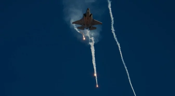 Изтребители и военни самолети: Данни какво събира САЩ за предстояща операция срещу Иран (ВИДЕО)