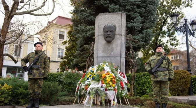 Пловдивчани почетоха 172-та годишнина от рождението на Стефан Стамболов