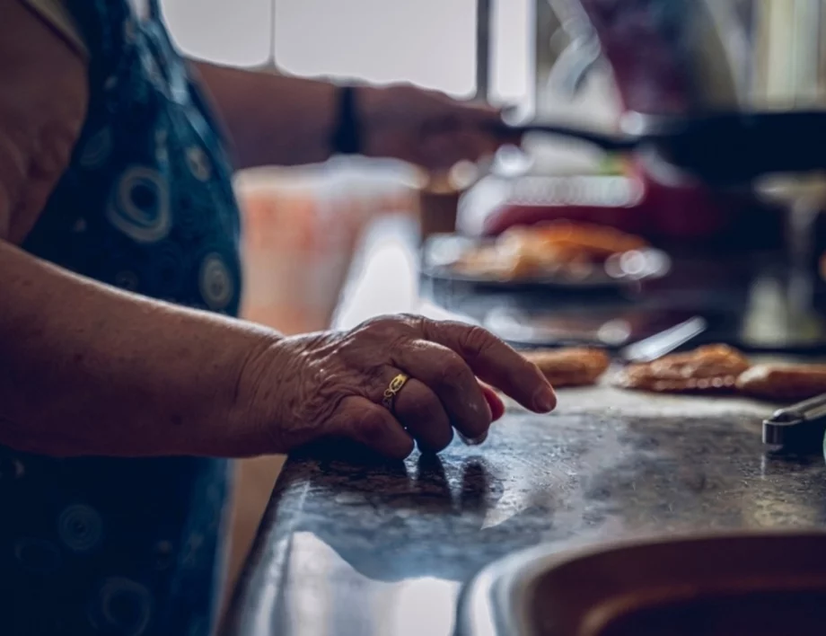 „Благодаря на Господ, че е тази гривна“. Лина и нейният съюзник срещу болестта