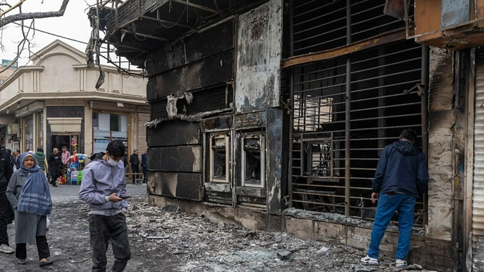 Кой е мишената: Голям взрив в ирански град 