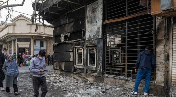 Кой е мишената: Голям взрив в ирански град 