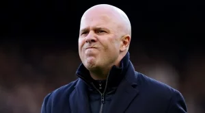 Арне Слот разкарва трима футболисти на Ливърпул през лятото?