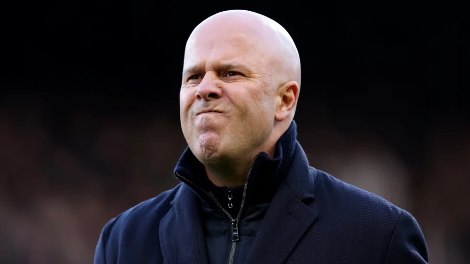 Арне Слот разкарва трима футболисти на Ливърпул през лятото?