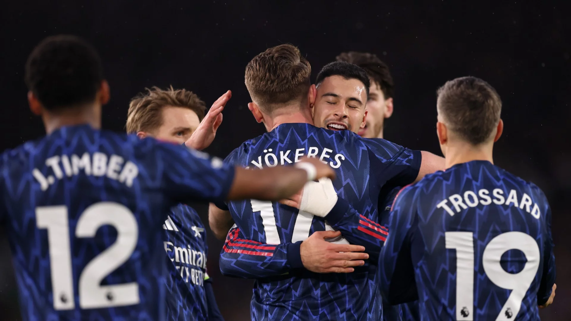 Арсенал разгроми Лийдс, Груев с едно полувреме (Резултати)